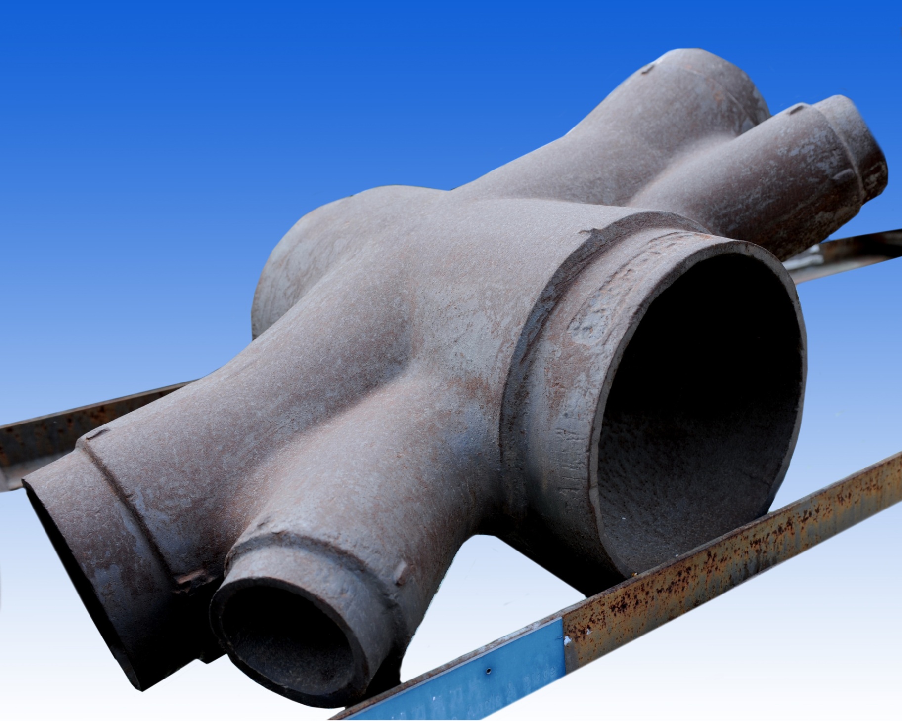 Heavy Cast Pipe Manifold / Cross Fitting